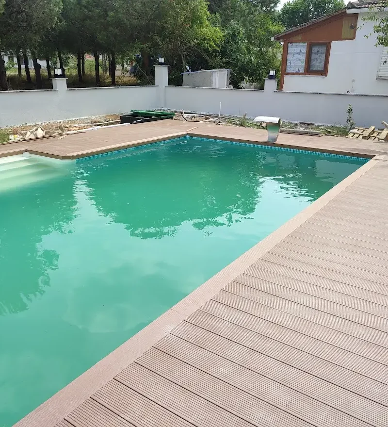 Havuz Kenarı Deck Kaplama Hizmeti